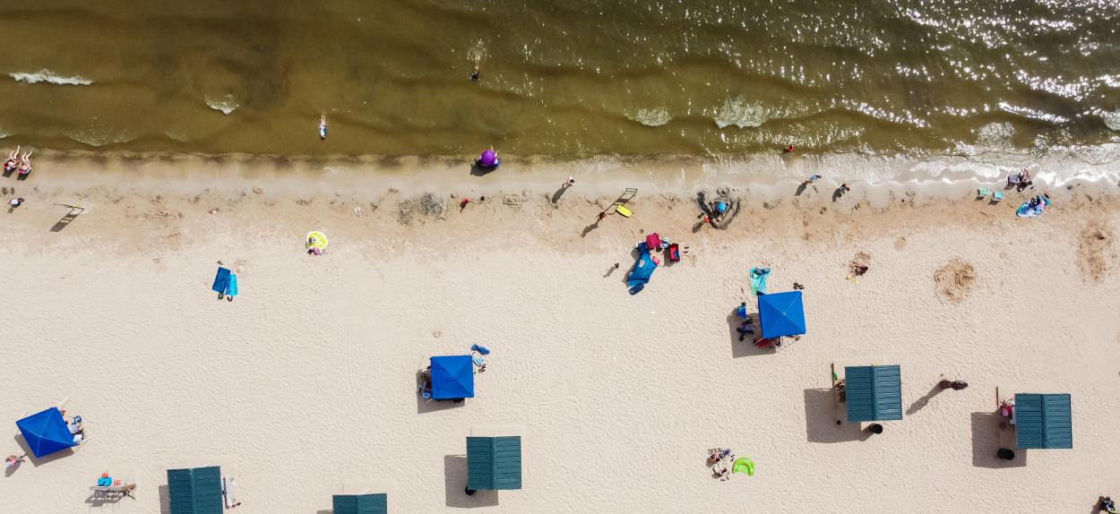 L_aerialbeach_openbeach