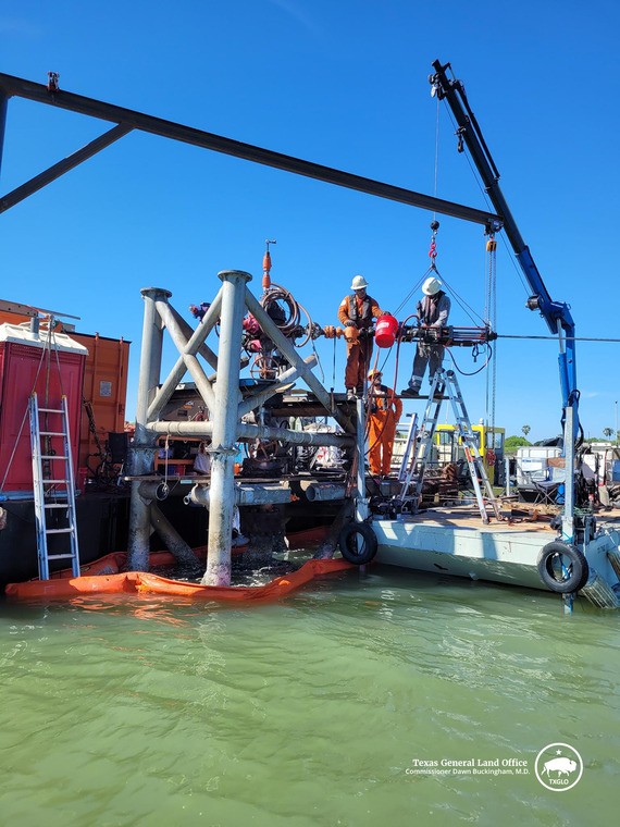 Crews work on an orphaned well in Baffin Bay